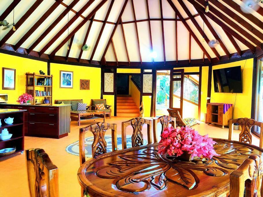 Villa Del Idaan โบกัสทาวน์ ภายนอก รูปภาพ