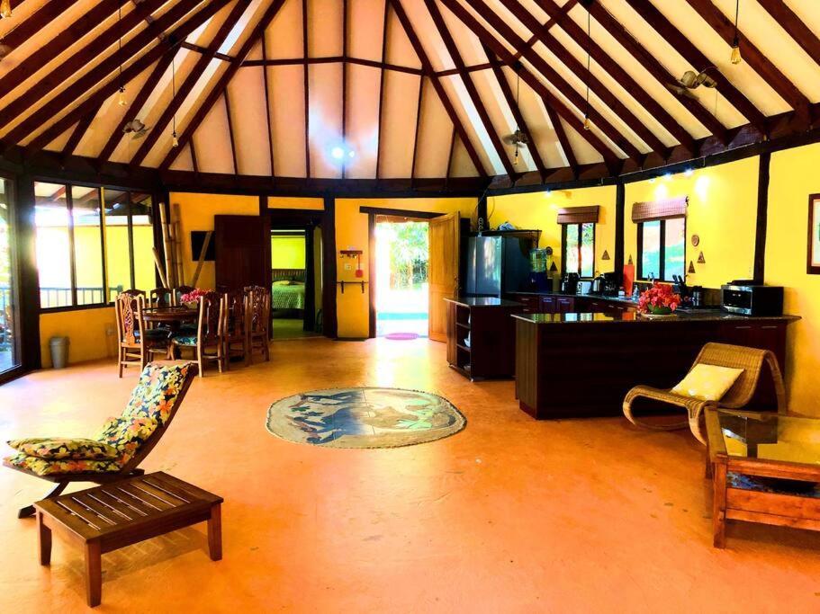 Villa Del Idaan โบกัสทาวน์ ภายนอก รูปภาพ